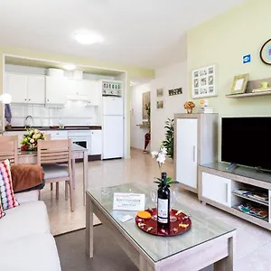 https://apartamentos-la-laguna-deluxe-1.tenerifehoteles.net